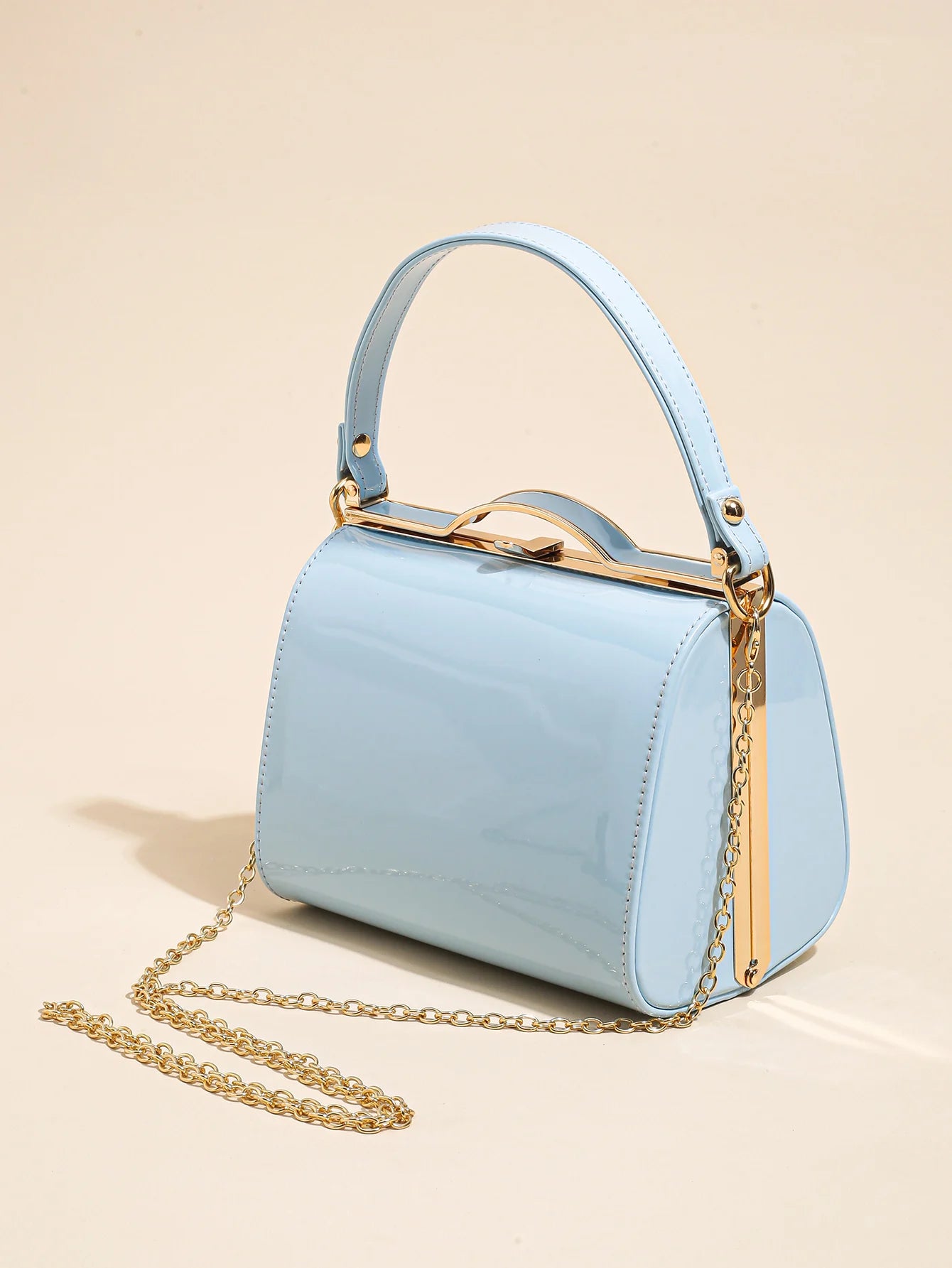 Cuir verni élégant et minimaliste