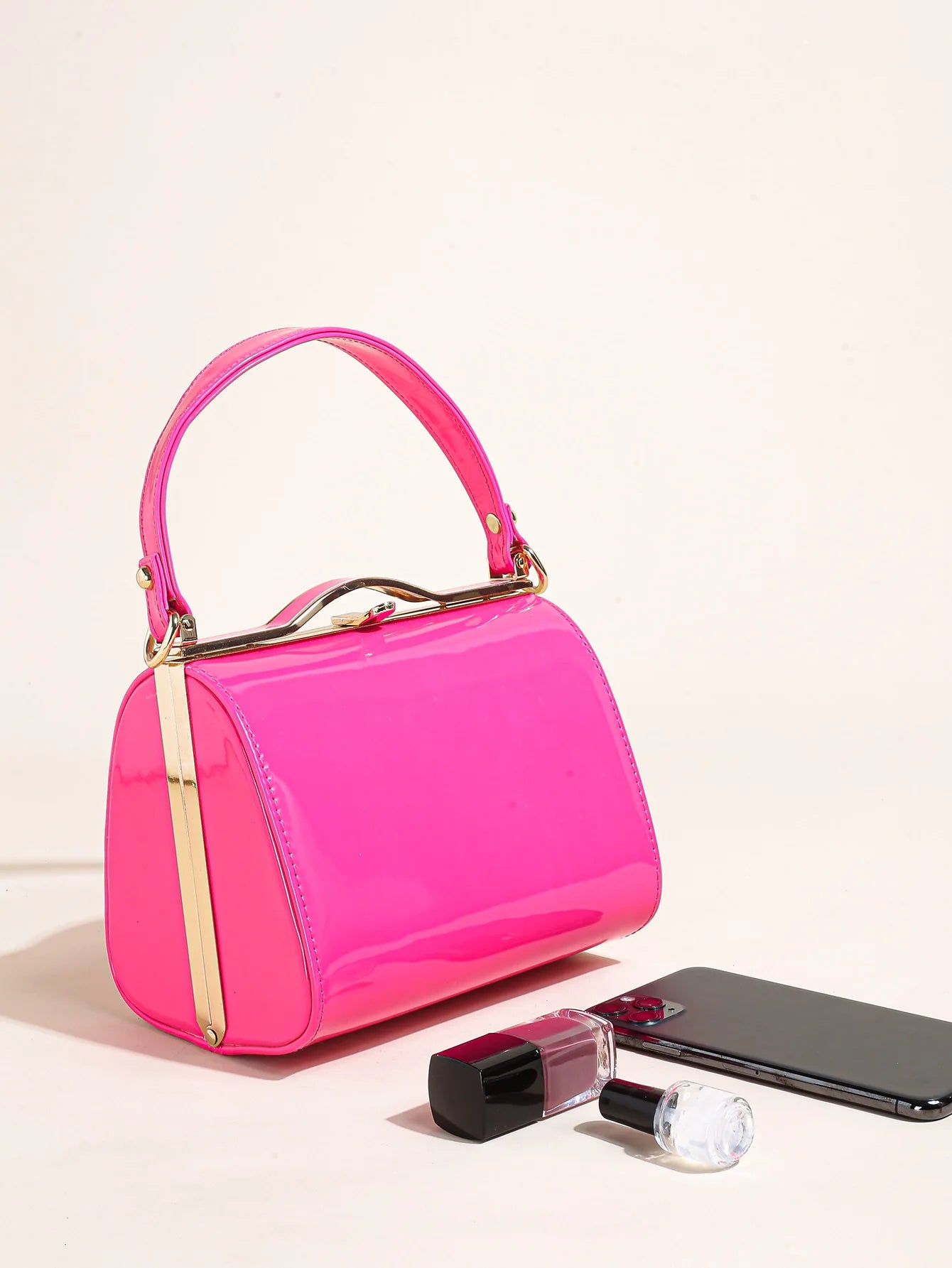 Cuir verni élégant et minimaliste