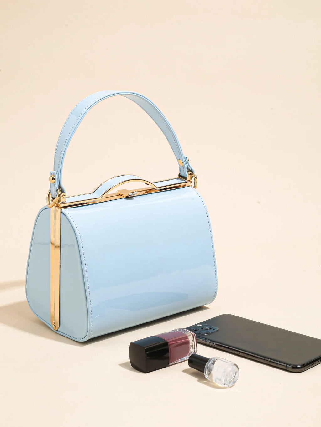 Cuir verni élégant et minimaliste