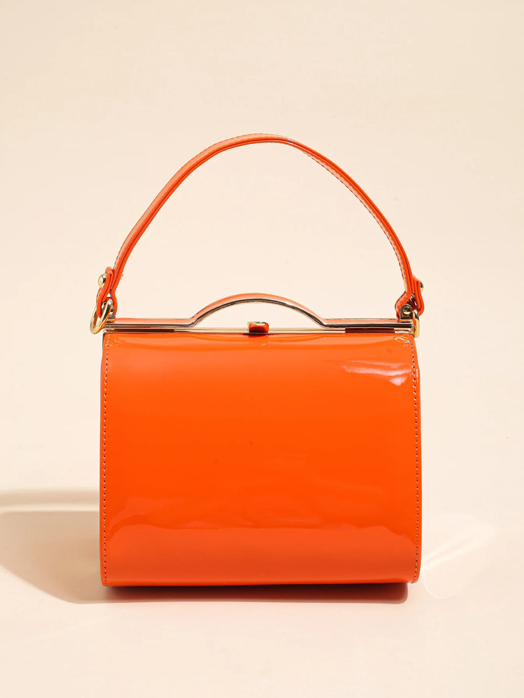 Cuir verni élégant et minimaliste