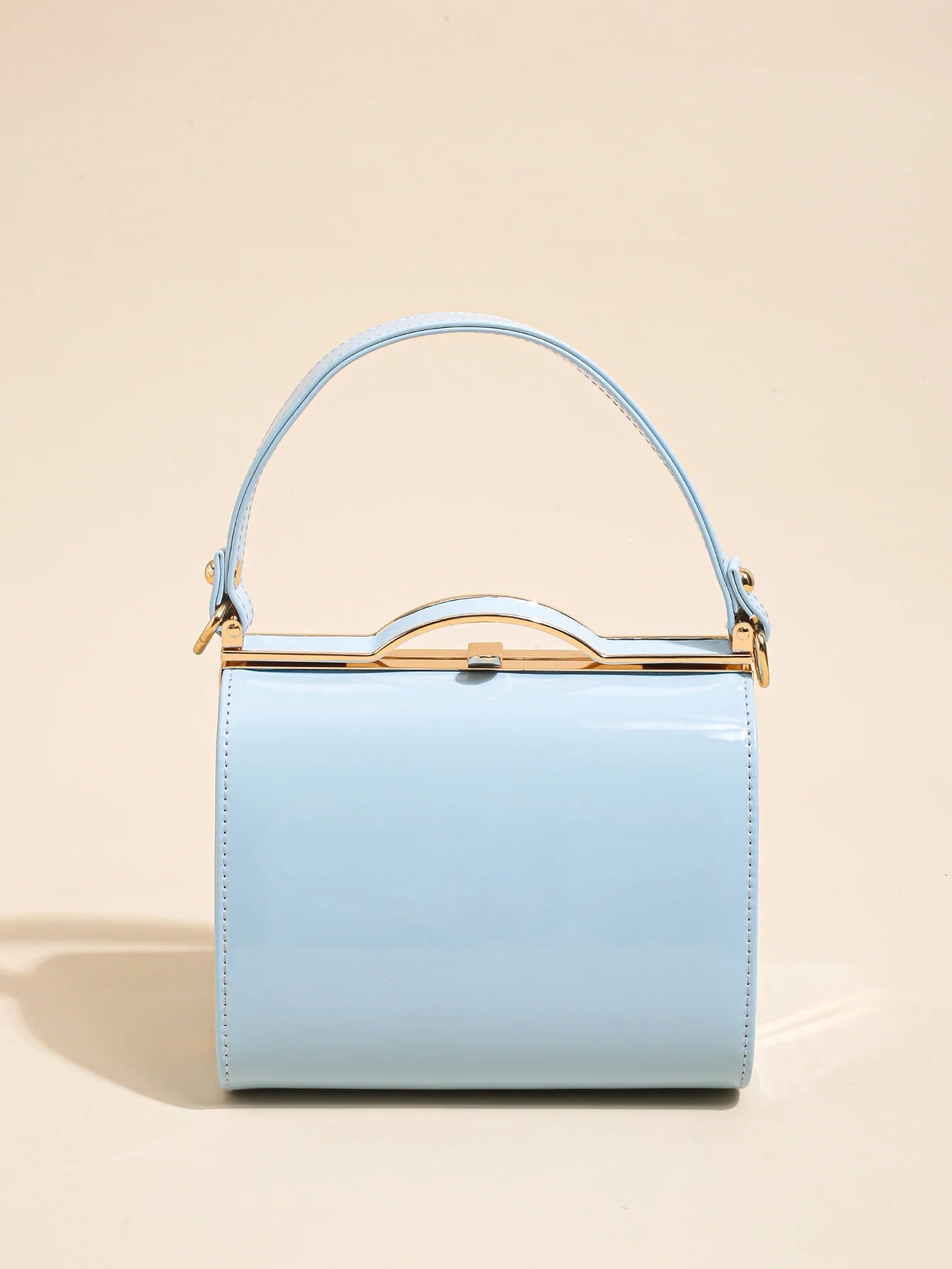 Cuir verni élégant et minimaliste