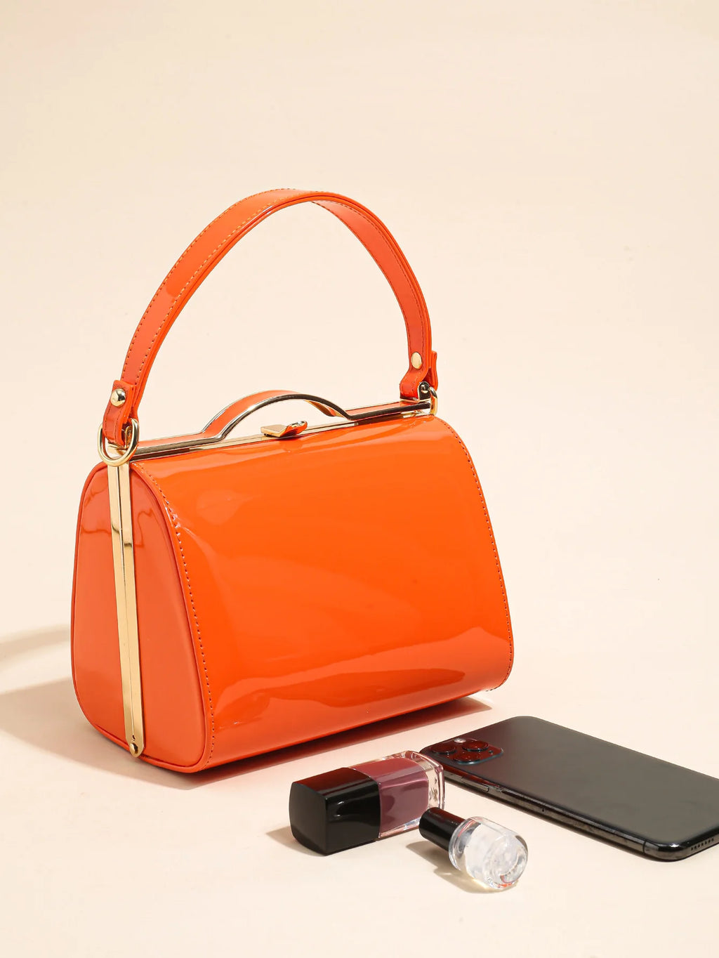 Cuir verni élégant et minimaliste